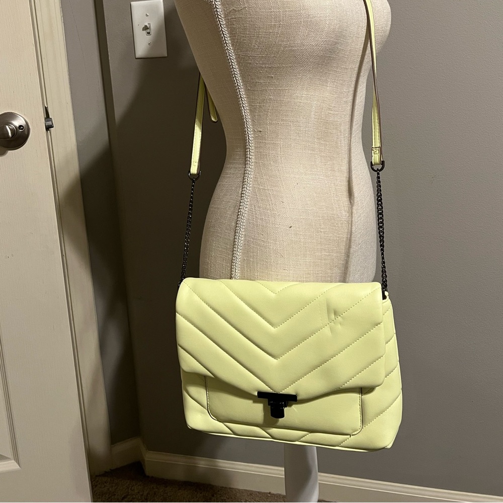 💚 Pastel green crossbody